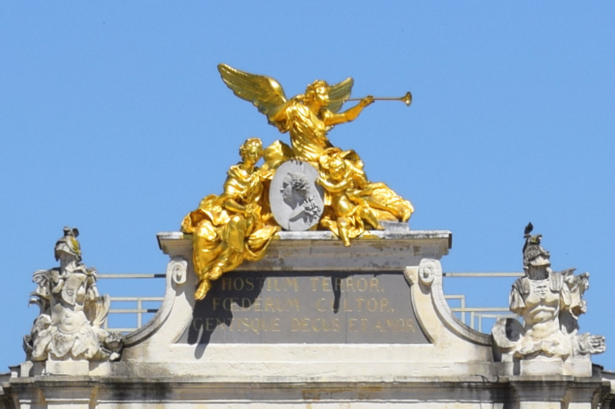 La Renommée and Louis XV medallion © French Moments