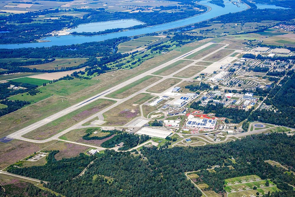 Airports in Alsace - Karlsruhe-Baden-Baden Airport © Carsten Steger - licence [CC BY-SA 4.0] from Wikimedia Commons