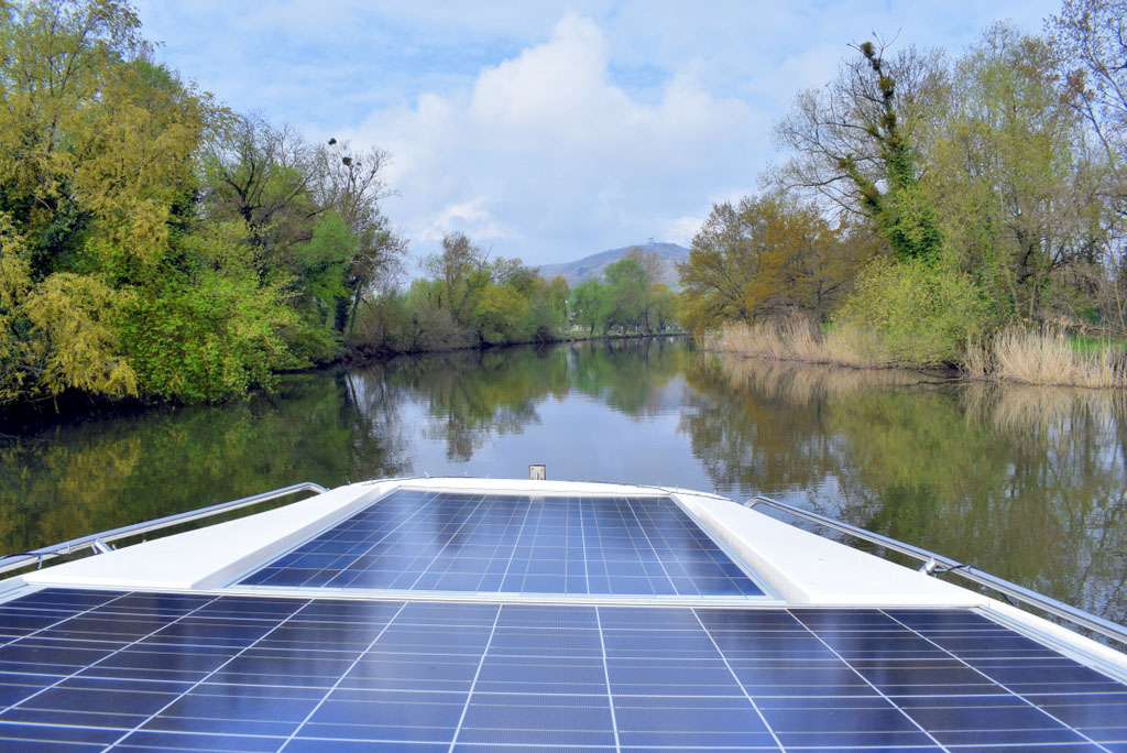 Solar boat cruise in Metz © French Moments