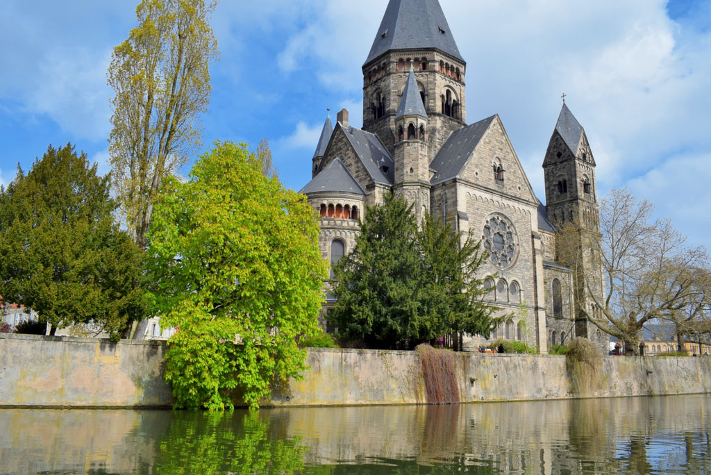 Solar boat cruise in Metz © French Moments