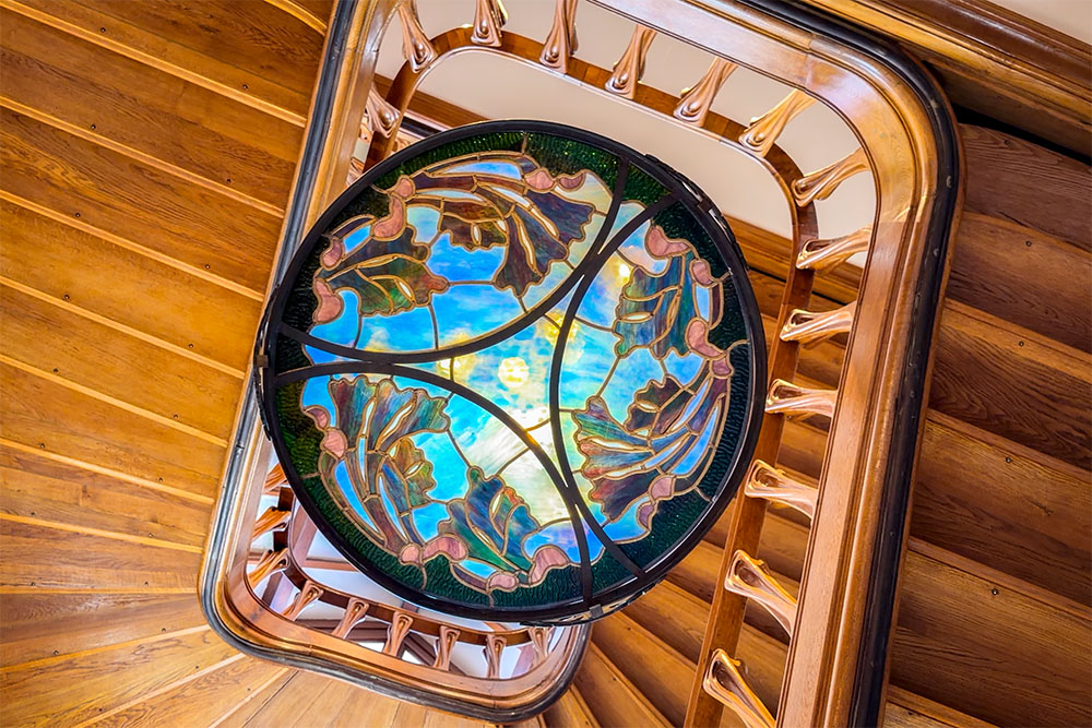 The staircase lamp © French Moments