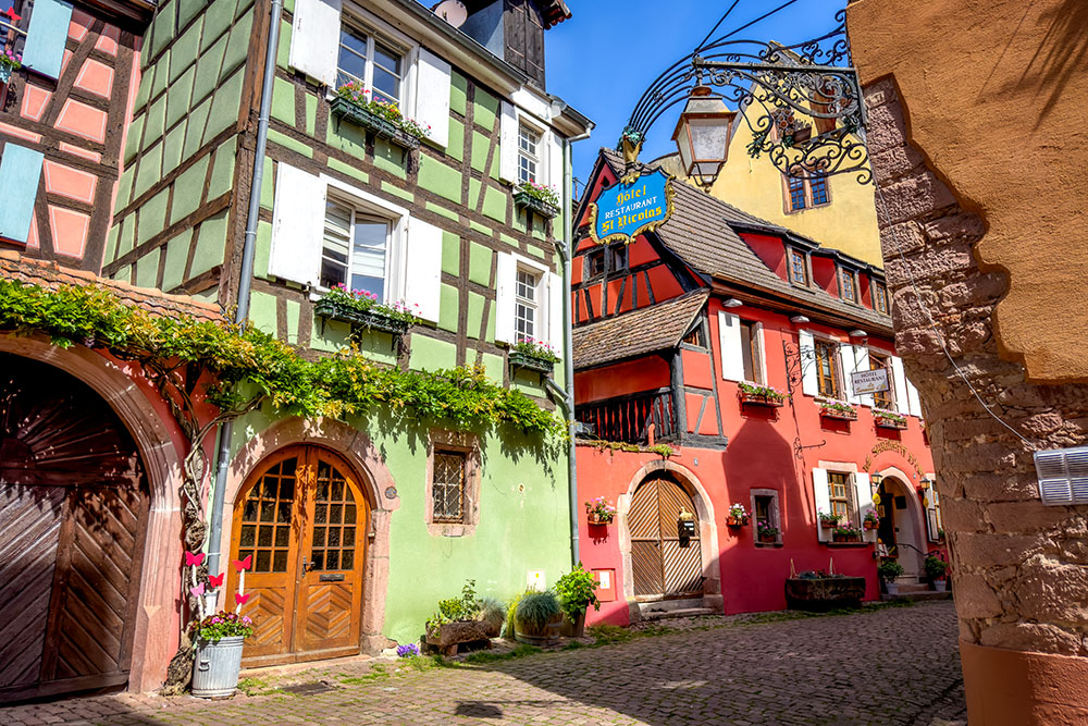 Most famous villages in Alsace - Riquewihr © French Moments