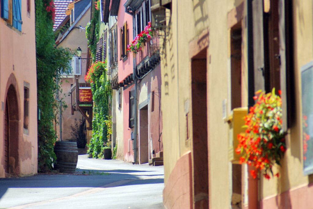 Rue du Schlossberg, Zellenberg's main street